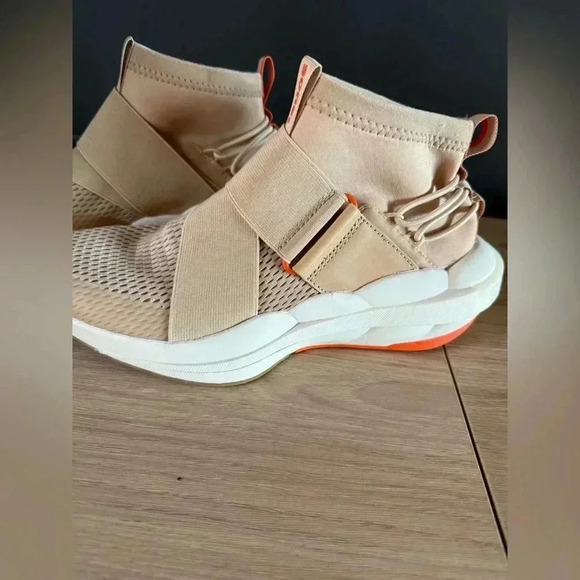 NWOT • Sorel Women's Explorer Defy Mid Shoe • size 8 - Picture 5 of 7